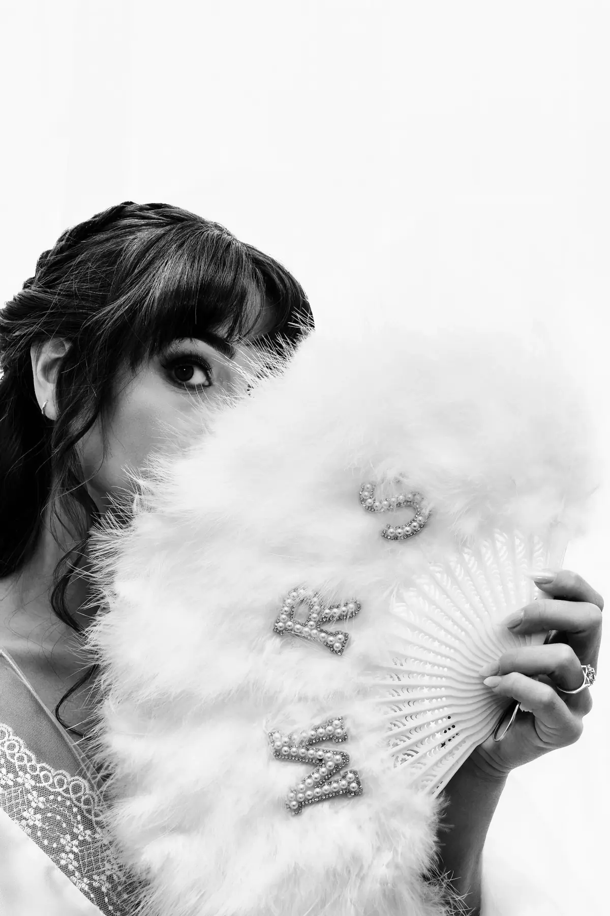 Black-and-white bride in a soft fur stole