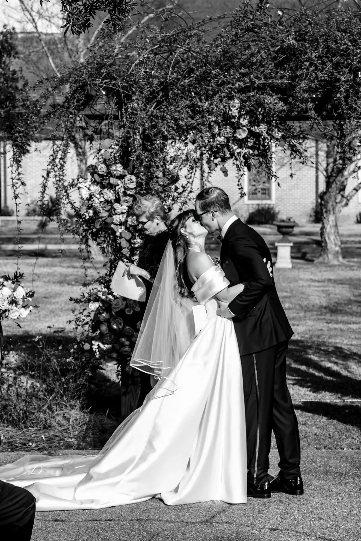 Black-and-white kiss under the tree