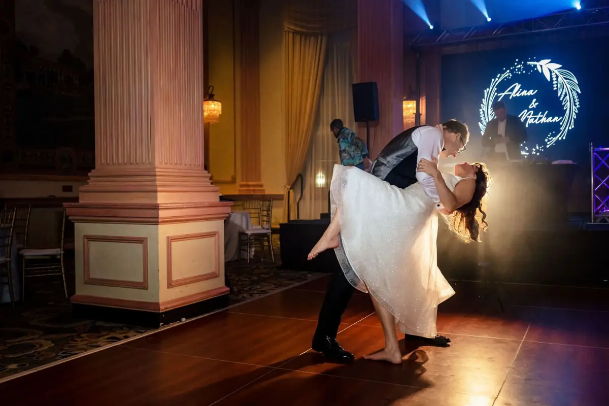 Light-painting spin in the dark